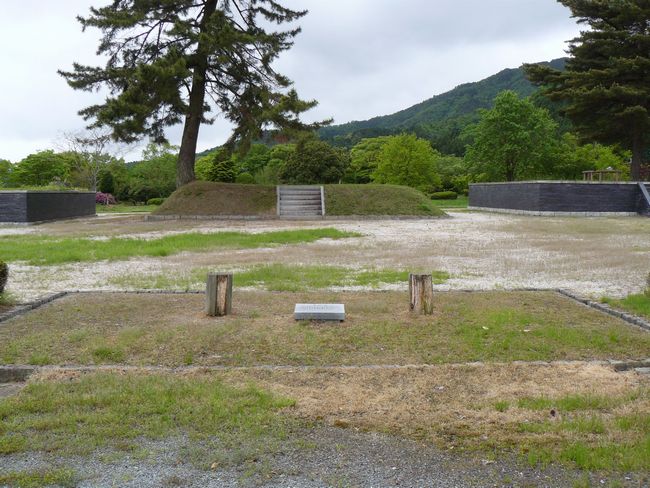 �O�c�˔p��